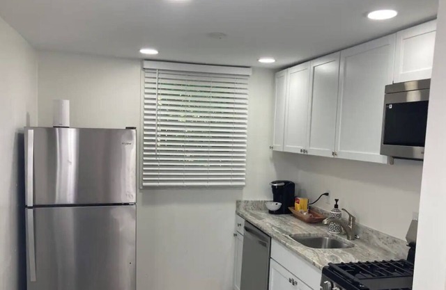 Cozy and Quiet Oasis, South Beloit. Very Clean, 1 bedroom apartment