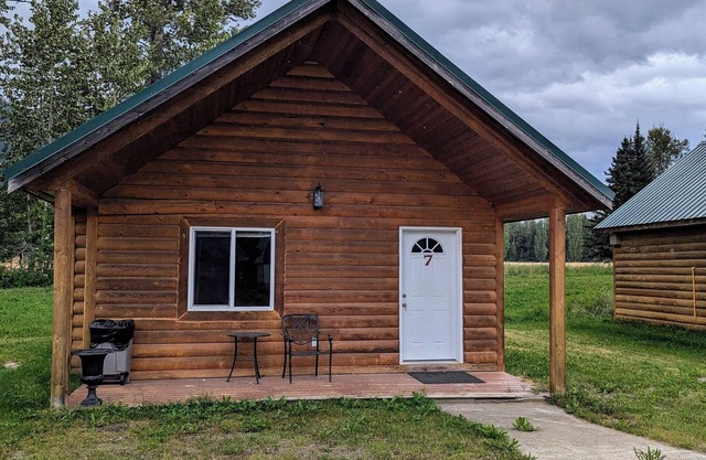 Cozy and Relaxing Getaway Cabin #7