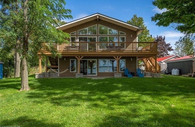 Cozy and Scenic Lakefront Cottage in Prince Edward County.