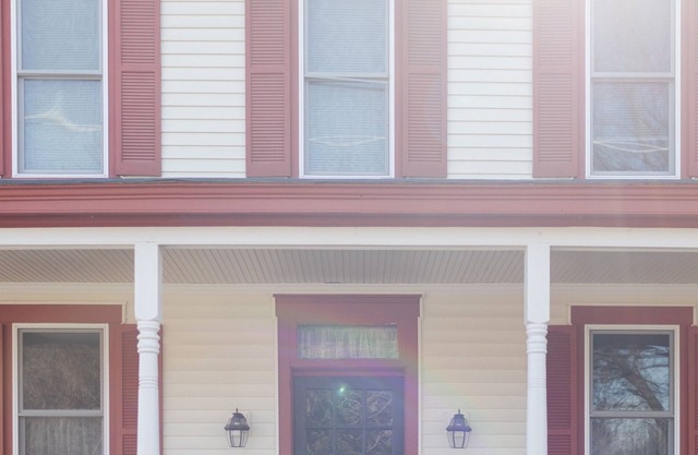 Cozy and Spacious home with indoor HOT TUB - perfect for the whole family!