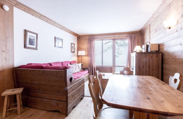 Cozy and Stylish Apartment with WiFi in La Roche des Fours Residence, Val-d'Isère