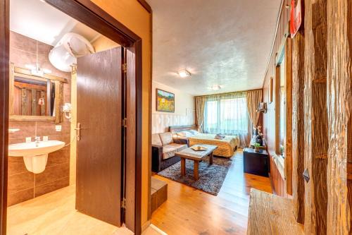 Cozy and Stylish Studio in Forest Glade