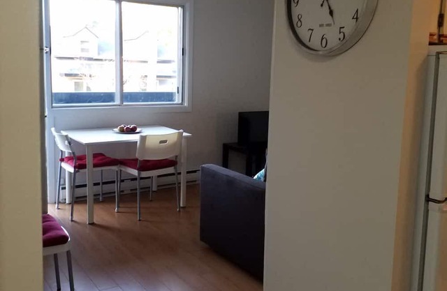 Cozy and welcoming unit in a small apartement building - New listing