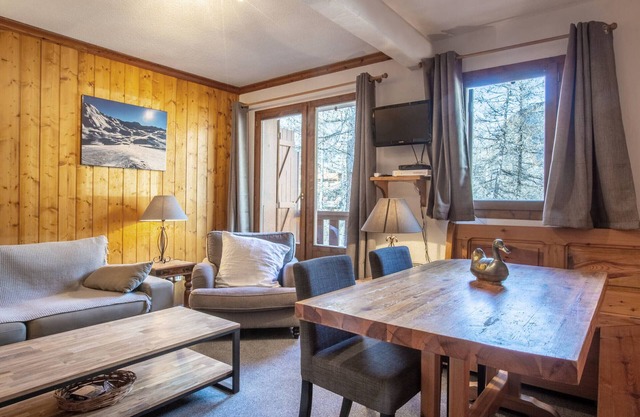 Cozy and Well-Equipped Apartment with Garage and Wi-Fi in a Quiet Area