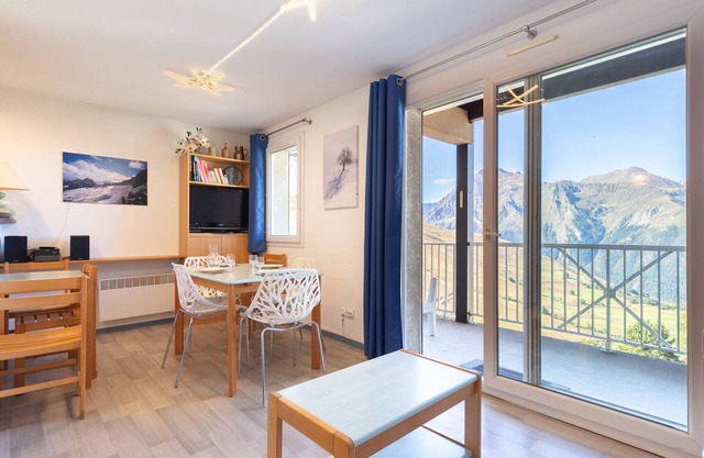 Cozy apartment for 8 people near the slopes