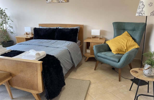 Cozy apartment in heart Athens near metro Fix 100m