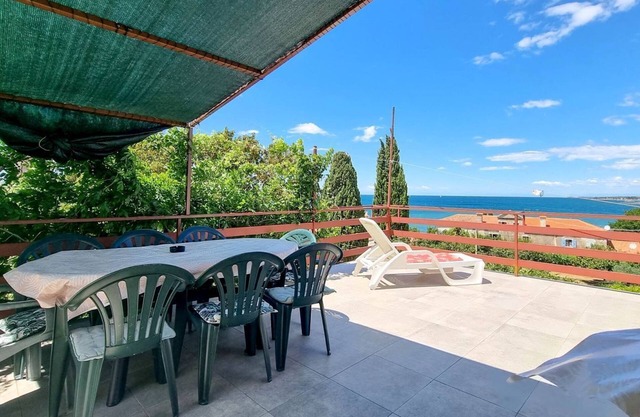 Cozy apartment just 100 meters to the beach with panoramic views, sunbathing area, barbecue