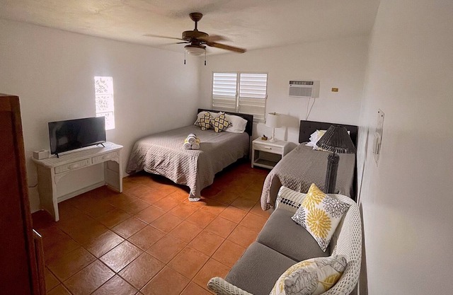 Cozy apartment just minutes from downtown!