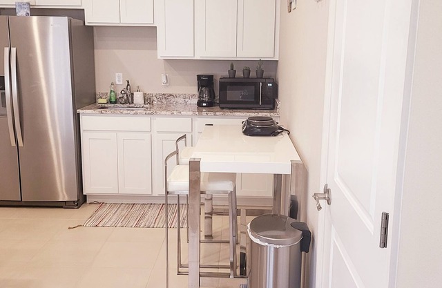 *Cozy Apartment Tampa Area hosted by Jenny*