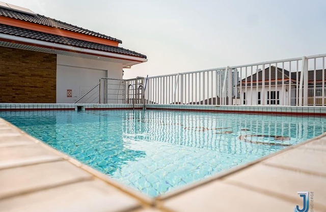 Cozy apartment with pool view in phra tamnak