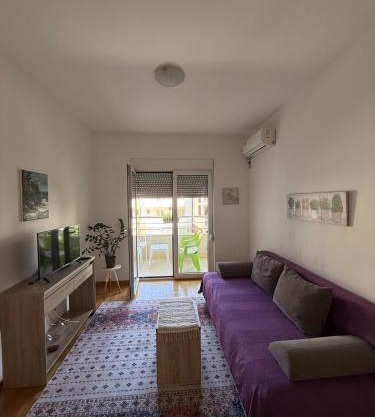 Cozy Apartment with Private Garage - Walk to City Center