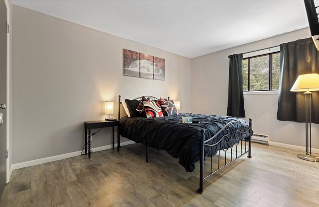 Cozy apt Aurora/Sleeps 8/FREE Wifi/55"TV/Parking