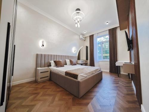 Cozy Apt in Old Town with King Bed