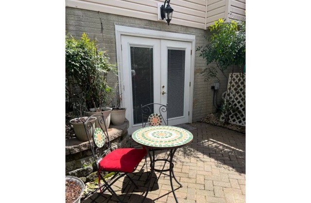 Cozy basemen/ apartment super close to different entrainment.
