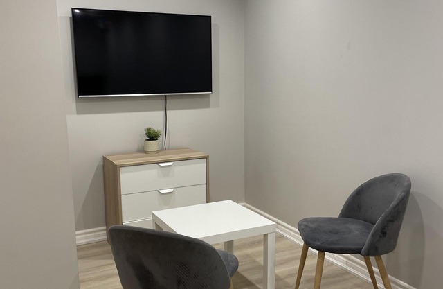 Cozy Basement in Whitby