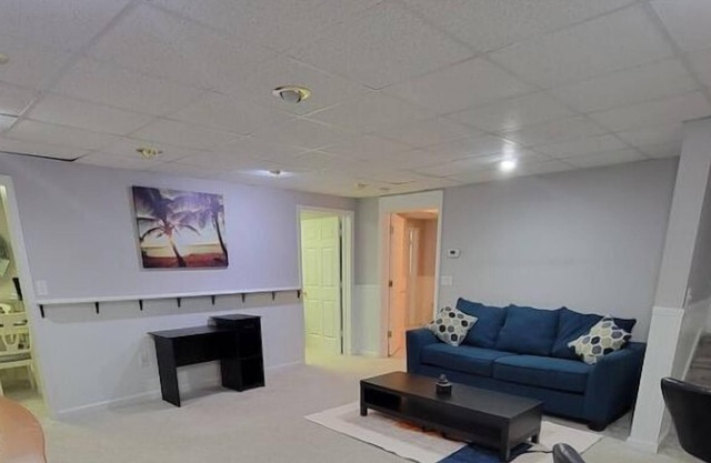 Cozy Basement, Private Entrance-All Welcome!