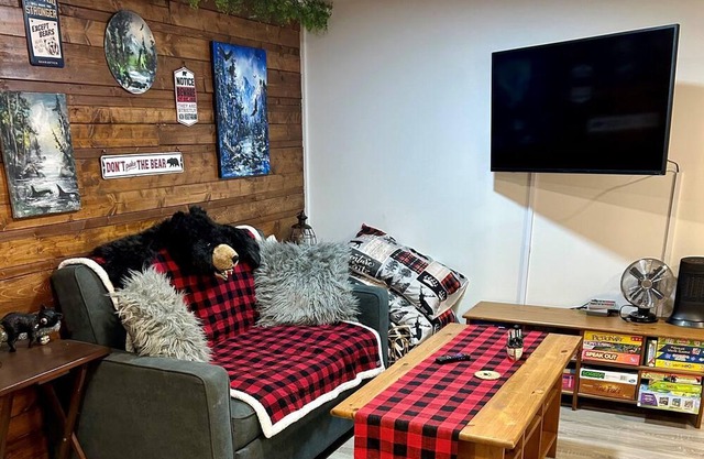 Cozy basement suite in a small town only 20 minutes from the airport
