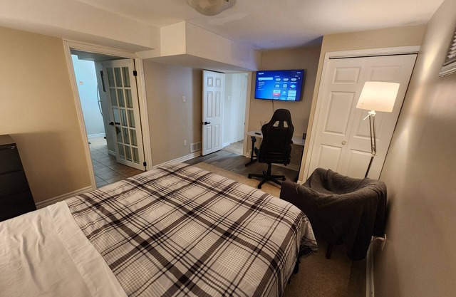 Cozy Basement Suite – Private 1-Bedroom with Full Kitchen