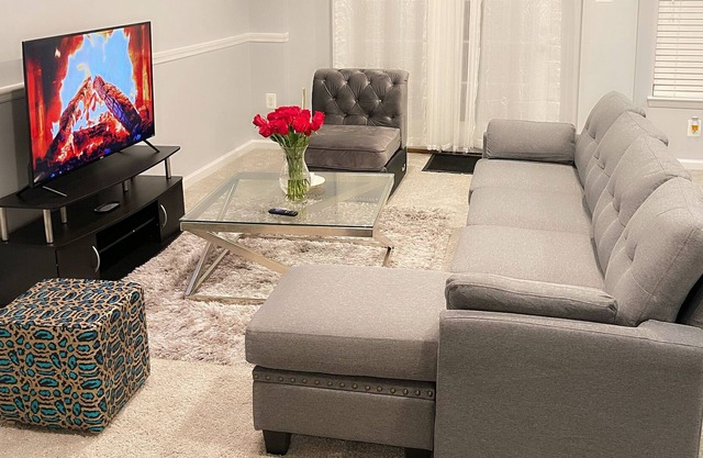 Cozy Basement with Private Entrance