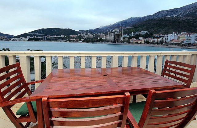 Cozy Beach Front One Bedroom Apartment