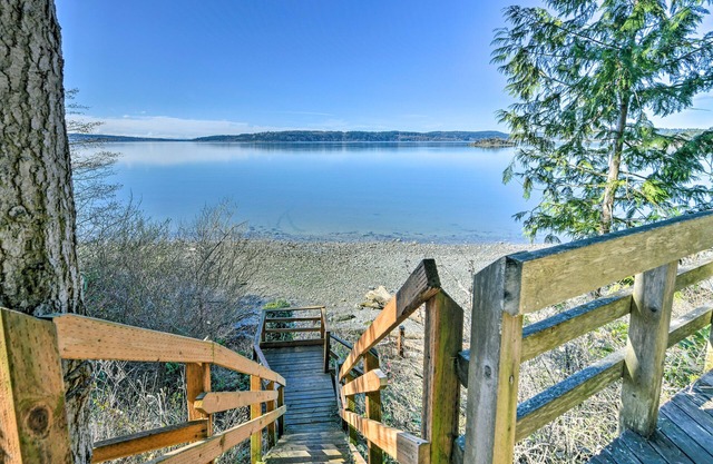 Cozy Beachouse: View & Deck, Steps from Skagit Bay