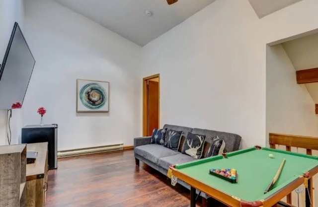 Cozy Big Boulder Retreat King Suite w/Jacuzzi Fireplace + Fire pit