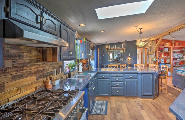 Cozy Black Hills Home on 13 Acres w/Deck & Views!