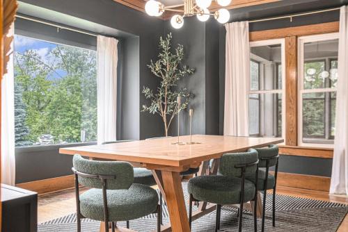 Cozy Boho Retreat Blocks from UNMC