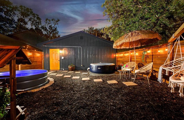 Cozy Brandon Guest Studio w/Pool & Hot Tub!
