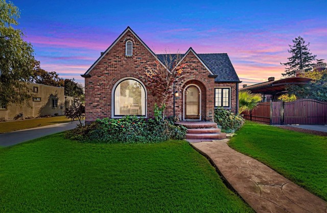 Cozy Brick-house 2BR w/Backyard