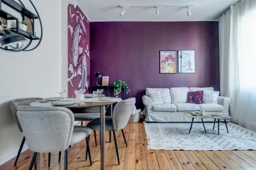 Cozy Bright Space in the Heart of Women's Market