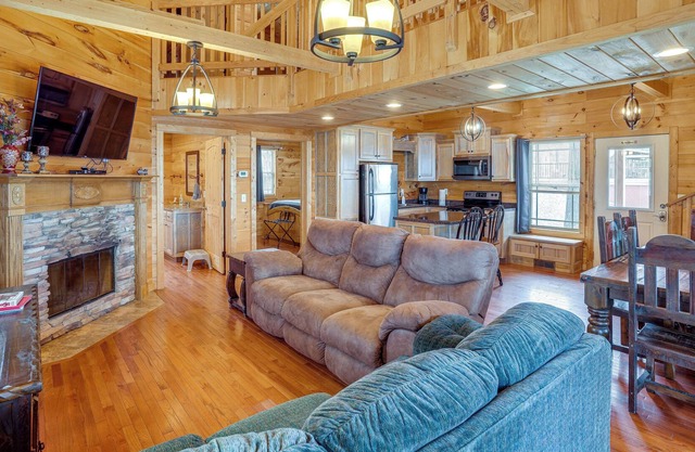 Cozy Bryant Cabin w/ Indoor Pool Access + Hot Tub!
