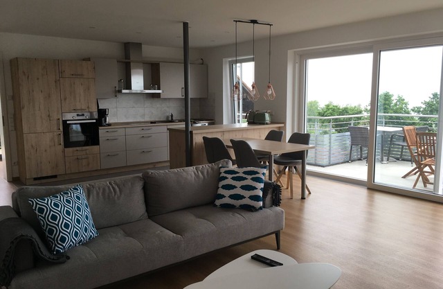 Cozy bungalow with a fantastic panoramic view of the Alps and the lake.