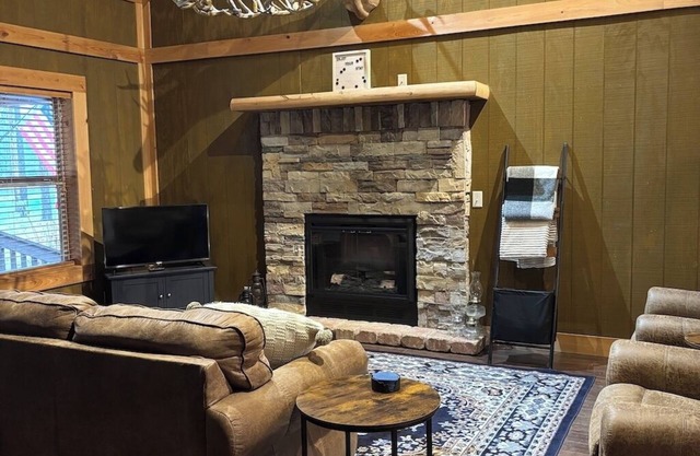 Cozy Cabin In The Pines
