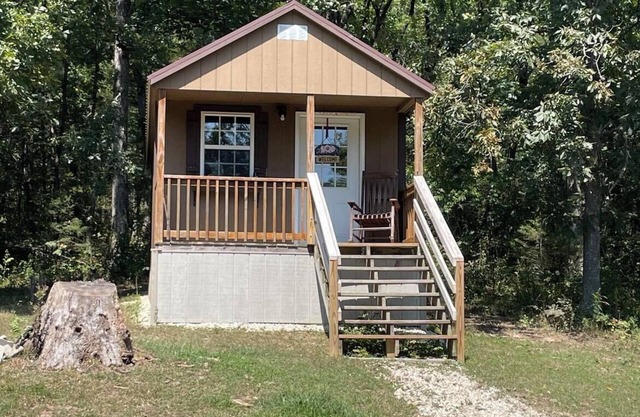 Cozy Cabin in the woods near charming Hermann
