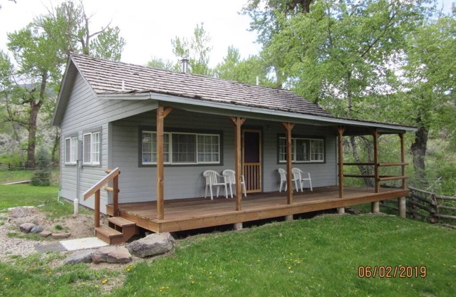 Cozy Cabin in Wapiti Valley