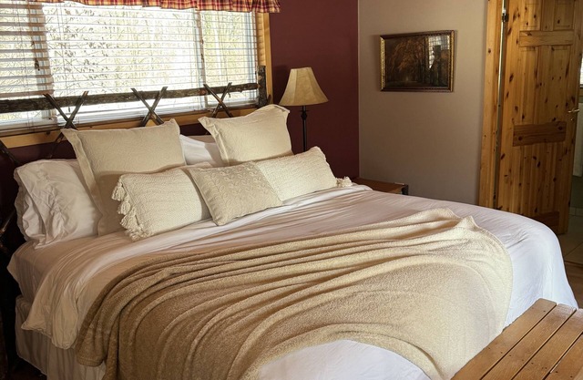 Cozy Cabin Located Just Outside of Wis Dells- Cabin B