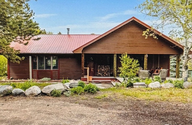 Cozy cabin on Poudre River