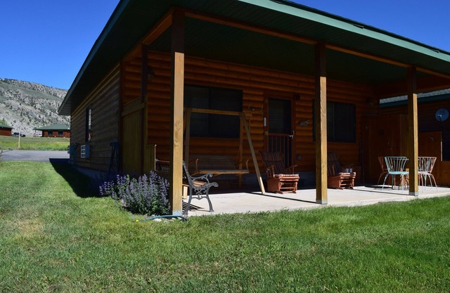 Cozy Cabin on Yellowstone River