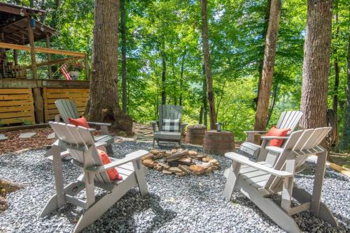 Cozy Cabin Overlooking Close to Boone and West Jefferson