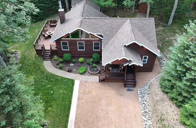 Cozy Cabin Secluded in the Woods. Wildlife Abundant. Not a neighbor in sight!