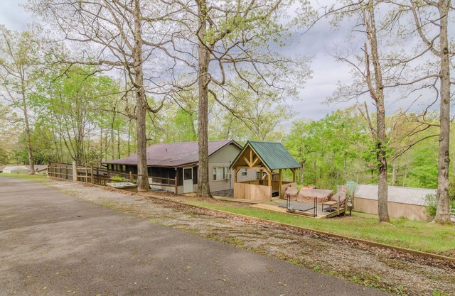 Cozy cabin with 3 bedrooms and WiFi, peaceful Nancy