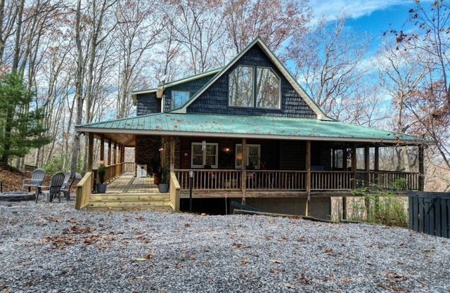 Cozy Cabin with Hot Tub in Blue Ridge Mountains