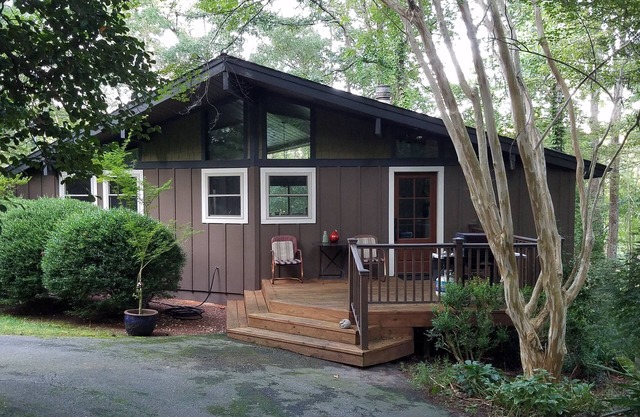 Cozy Cabin with Slip Dock on Lake Hartwell