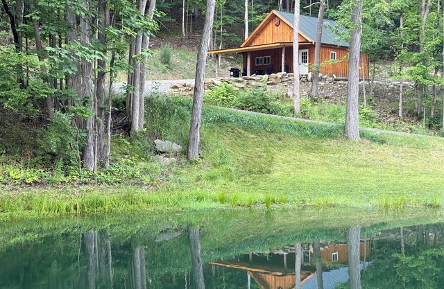 Cozy cabin with WiFi and AC in charming Hornell. Riding distance to Tall Pines!