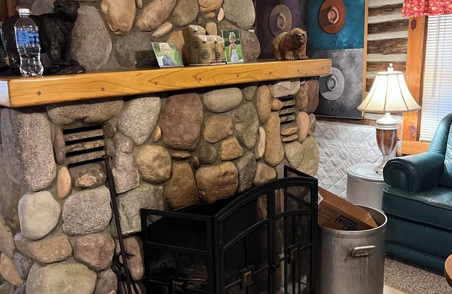 Cozy cabin with wood burning fireplace. Ride in/out the snowmobile/ORV trails
