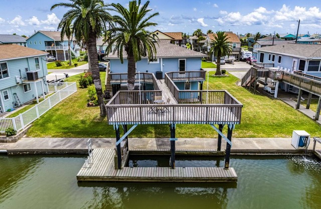 Cozy Canal Home 4 Min Dr to Beach + Outdoor Space