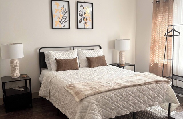 Cozy Canalside Retreat