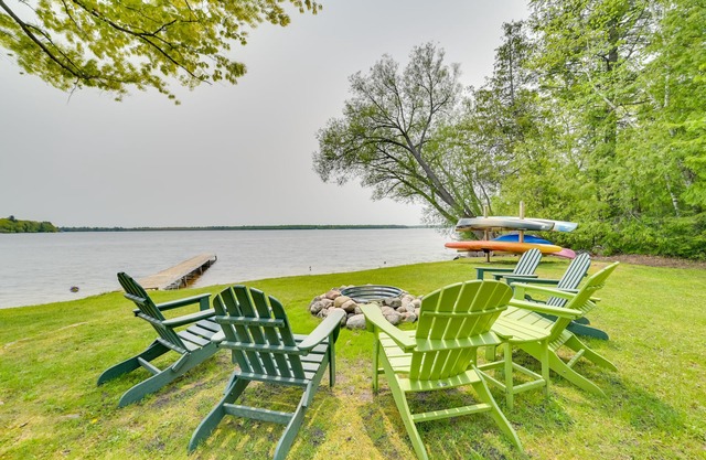Cozy Carp Lake Cottage w/Dock, Kayaks & Fire Pit