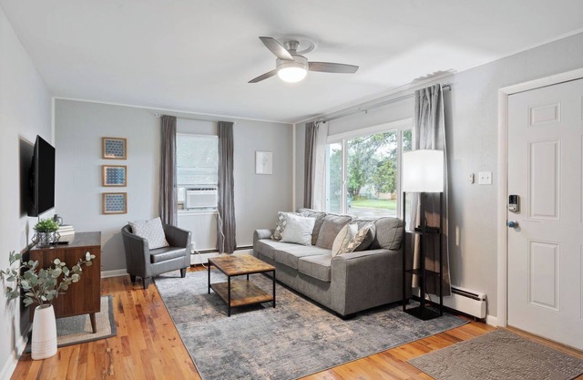 Cozy Carriage Haus Close To Everything - Unit A
